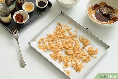 Сделайте фальшивый бекон из кокоса Шаг 4