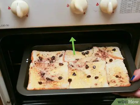 Приготовить пудинг из хлеба и сливочного масла Шаг 12