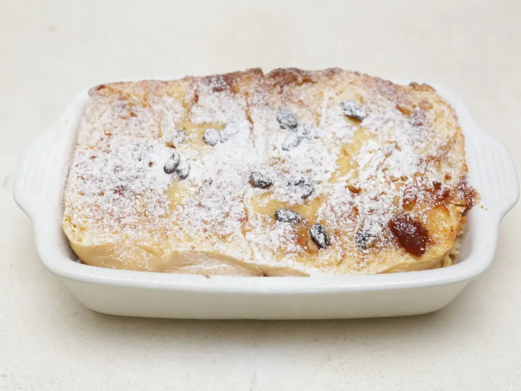 Как приготовить пудинг из хлеба и сливочного масла (с иллюстрациями)