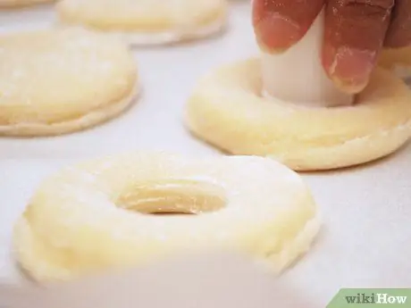 Приготовить пончики в шоколадной глазури Шаг 3