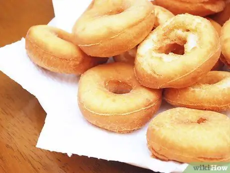 Приготовить пончики в шоколадной глазури Шаг 5