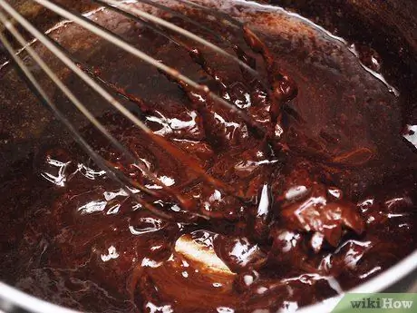 Приготовить пончики в шоколадной глазури Шаг 7