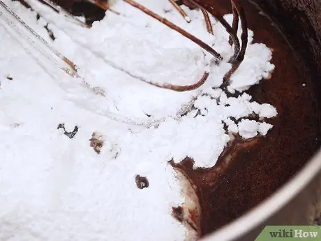 Приготовить пончики в шоколадной глазури Шаг 8