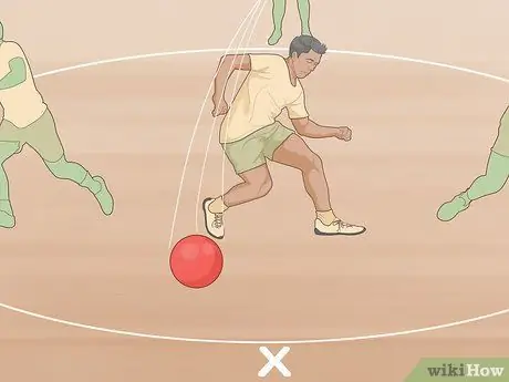 Играть в вышибалы, шаг 11