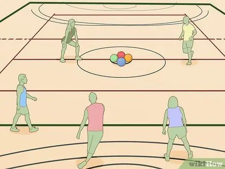 Играть в вышибалы, шаг 13