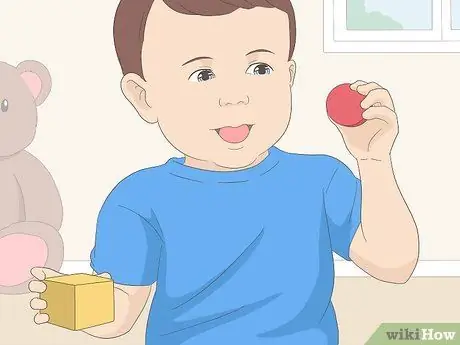 Заставьте ребенка держать свою бутылку, шаг 2