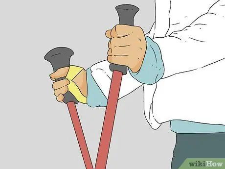 Отрегулируйте походные палки, шаг 4