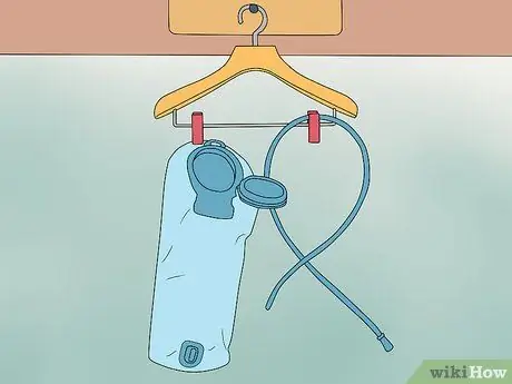 Очистите мочевой пузырь для гидратации Шаг 16