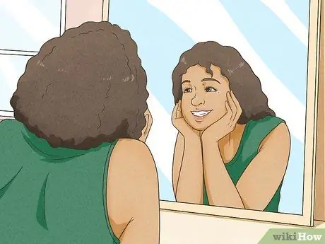 Будь уверенной в себе красивой черной девушкой, шаг 1