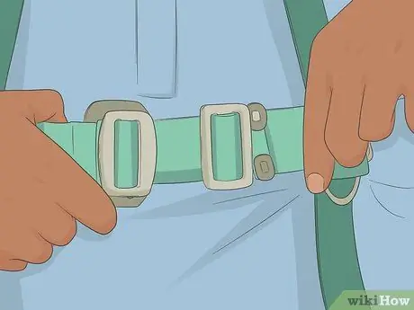 Носите полный ремень безопасности Шаг 11