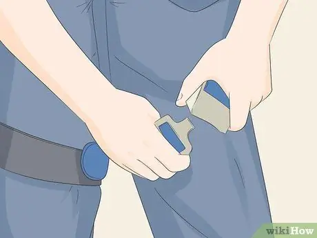 Носите страховочную привязь на все тело Шаг 8