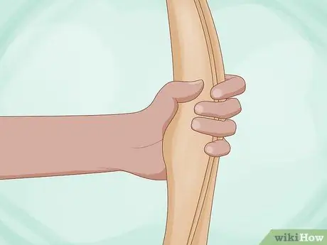 Держите лук для стрельбы из лука Шаг 12