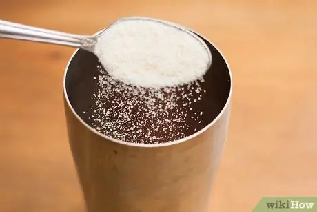 Приготовить клубничный мартини Шаг 5