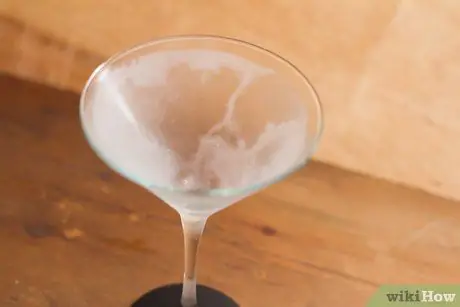 Приготовить клубничный мартини Шаг 8