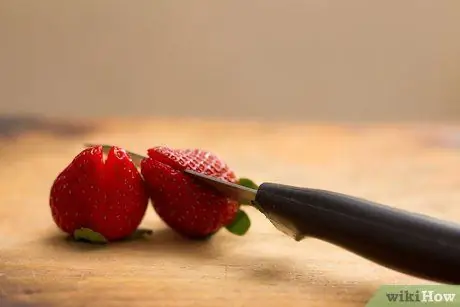 Приготовить клубничный мартини Шаг 9