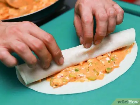 Приготовить куриные энчиладас Шаг 12