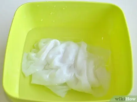 Отжимайте семена фруктов при приготовлении желе Шаг 2