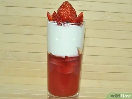 Отжимайте семена фруктов при приготовлении желе Шаг 7