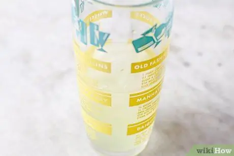 Приготовьте коктейль со взбалтыванием, шаг 3