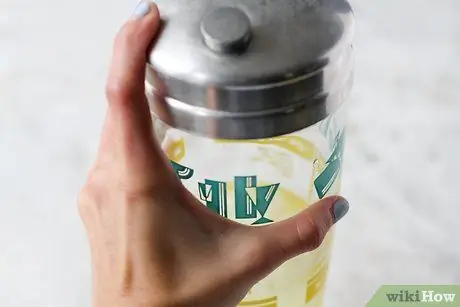 Приготовить коктейль со взбитыми сливками Шаг 5