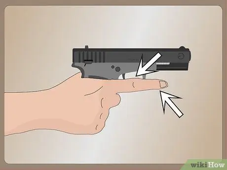 Зарядить и стрелять из 9-мм пистолета Шаг 9