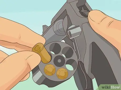 Стрелять из револьвера Шаг 4