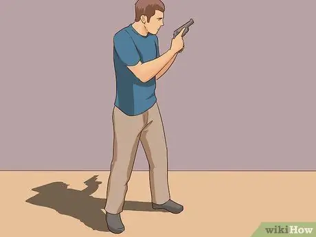 Стрелять из револьвера Шаг 6