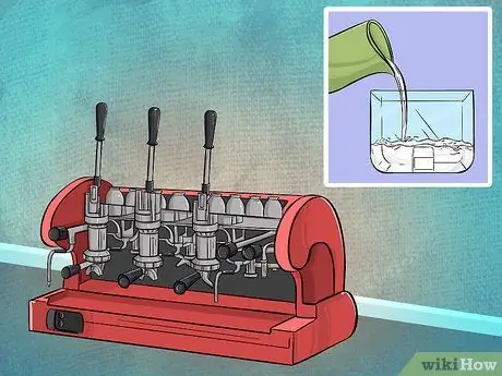 Используйте коммерческую эспрессо-машину Шаг 1