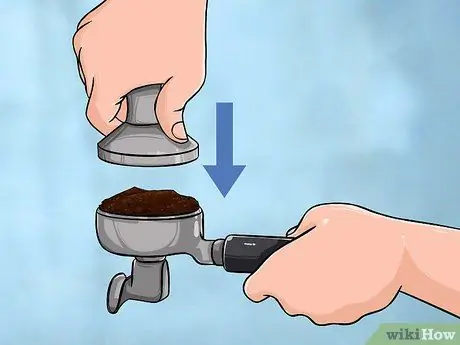 Используйте коммерческую эспрессо-машину Шаг 6