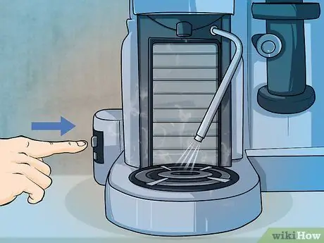 Используйте коммерческую эспрессо-машину Шаг 9