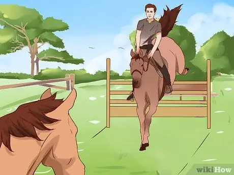 Перейти верхом на лошади Шаг 17