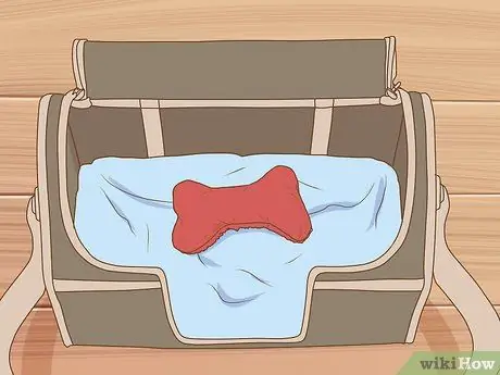 Заставьте собаку ездить в переноске Шаг 11