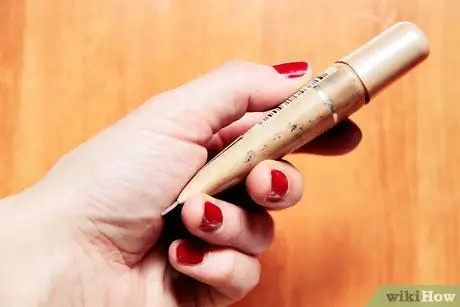 Используйте холодный крем для уменьшения прыщей Шаг 10