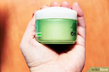 Используйте холодный крем для уменьшения прыщей Шаг 12