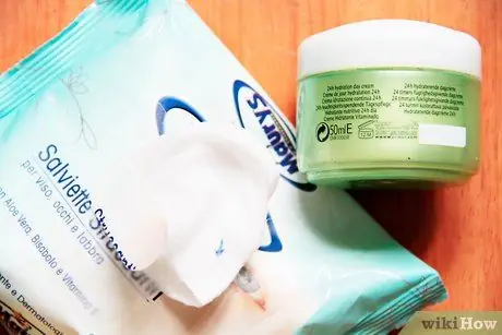 Используйте холодный крем для уменьшения прыщей Шаг 3