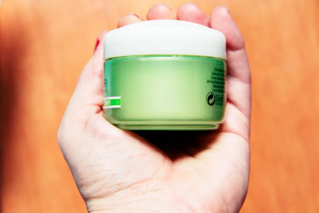 Как использовать холодный крем для уменьшения прыщей: 12 шагов (с изображениями)