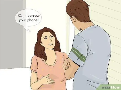 Будьте осторожны в том, чтобы заставить парня позвонить вам Step 3