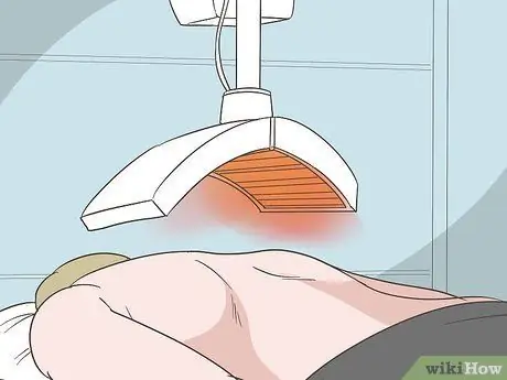 Лечить грибковые прыщи на спине Шаг 11