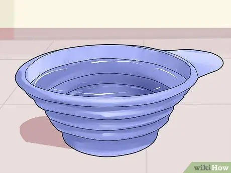 Заставьте собаку вести себя в ресторанах Шаг 4