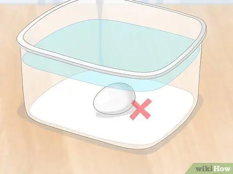 Как определить живые или мертвые утиные яйца Шаг 10