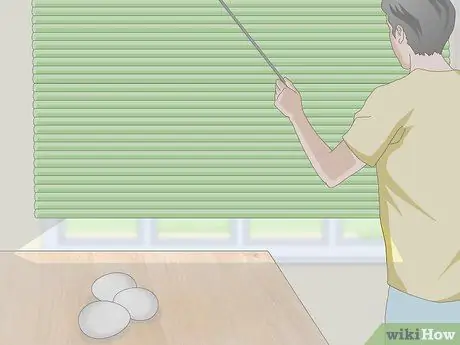 Как определить живые или мертвые утиные яйца Шаг 2