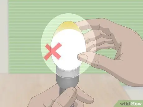 Как определить живые или мертвые утиные яйца Шаг 6