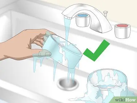 Покормить сенегальского попугая Шаг 16