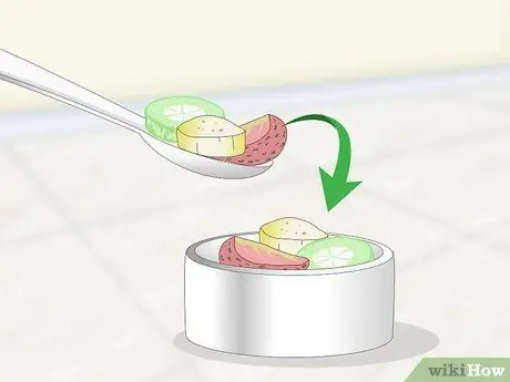 Покормить сенегальского попугая Шаг 9