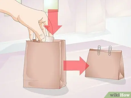 Держите питомца богомола без клетки Шаг 11