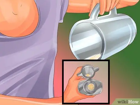 Кормление кошки из трубки Шаг 3