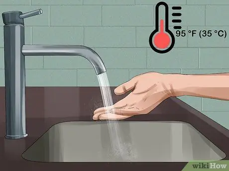 Очистите котенка-сироту Шаг 12