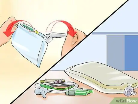 Дать кошке подкожные жидкости Шаг 2