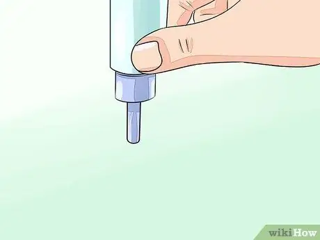 Дайте вашей кошке капли для носа, шаг 2