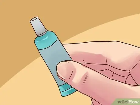 Лечить вшей у кошек Шаг 6